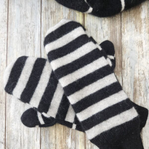 Upcycled Sweater Mittens Sewing Pattern (PDF Pattern File) (S0035)